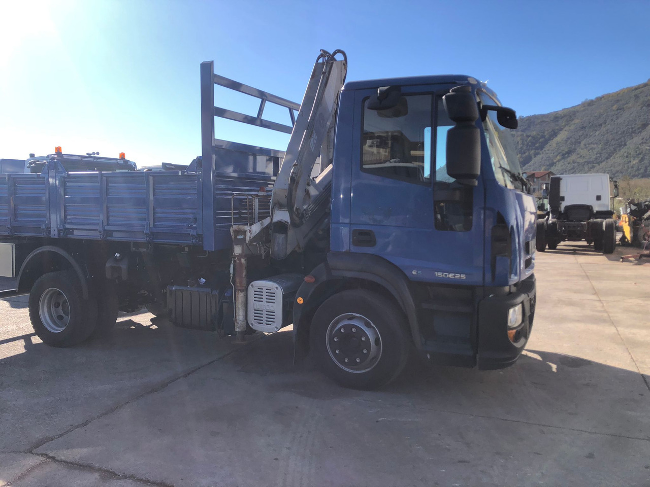 Crane truck IVECO EUROCARGO 150E25P: picture 20