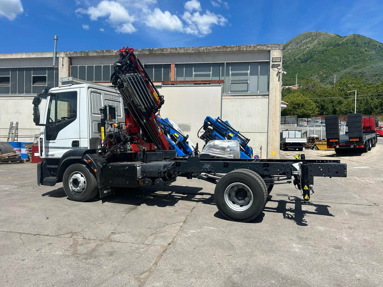 IVECO EUROCARGO 160-250 - Crane truck: picture 5 IVECO EUROCARGO 160-250 - Crane truck: picture 5