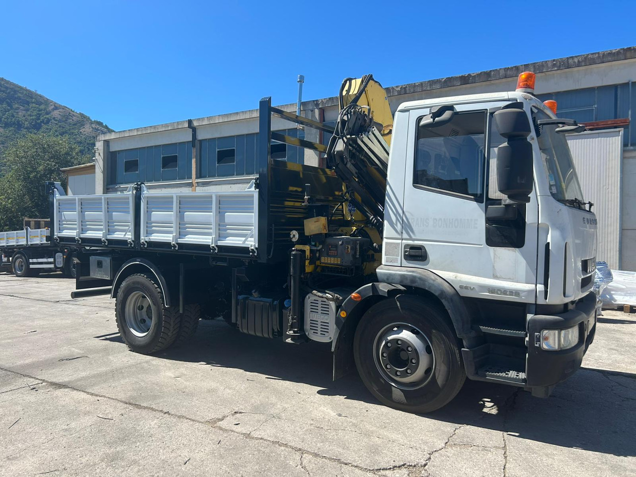 IVECO EUROCARGO 160E28 - Crane truck, Tipper: picture 2 IVECO EUROCARGO 160E28 - Crane truck, Tipper: picture 2