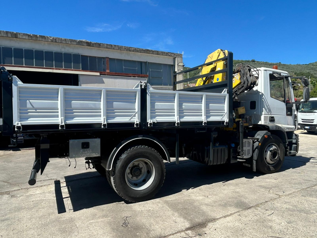 IVECO EUROCARGO 160E28 - Crane truck, Tipper: picture 4 IVECO EUROCARGO 160E28 - Crane truck, Tipper: picture 4