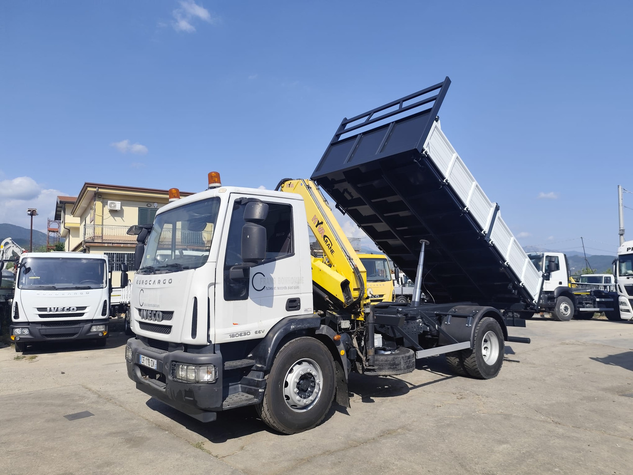 IVECO EUROCARGO 180E30 - Tipper, Crane truck: picture 2 IVECO EUROCARGO 180E30 - Tipper, Crane truck: picture 2
