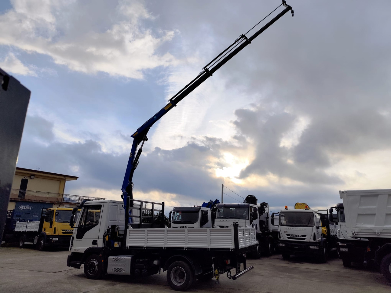 Tipper, Crane truck IVECO EUROCARGO 75-160: picture 44