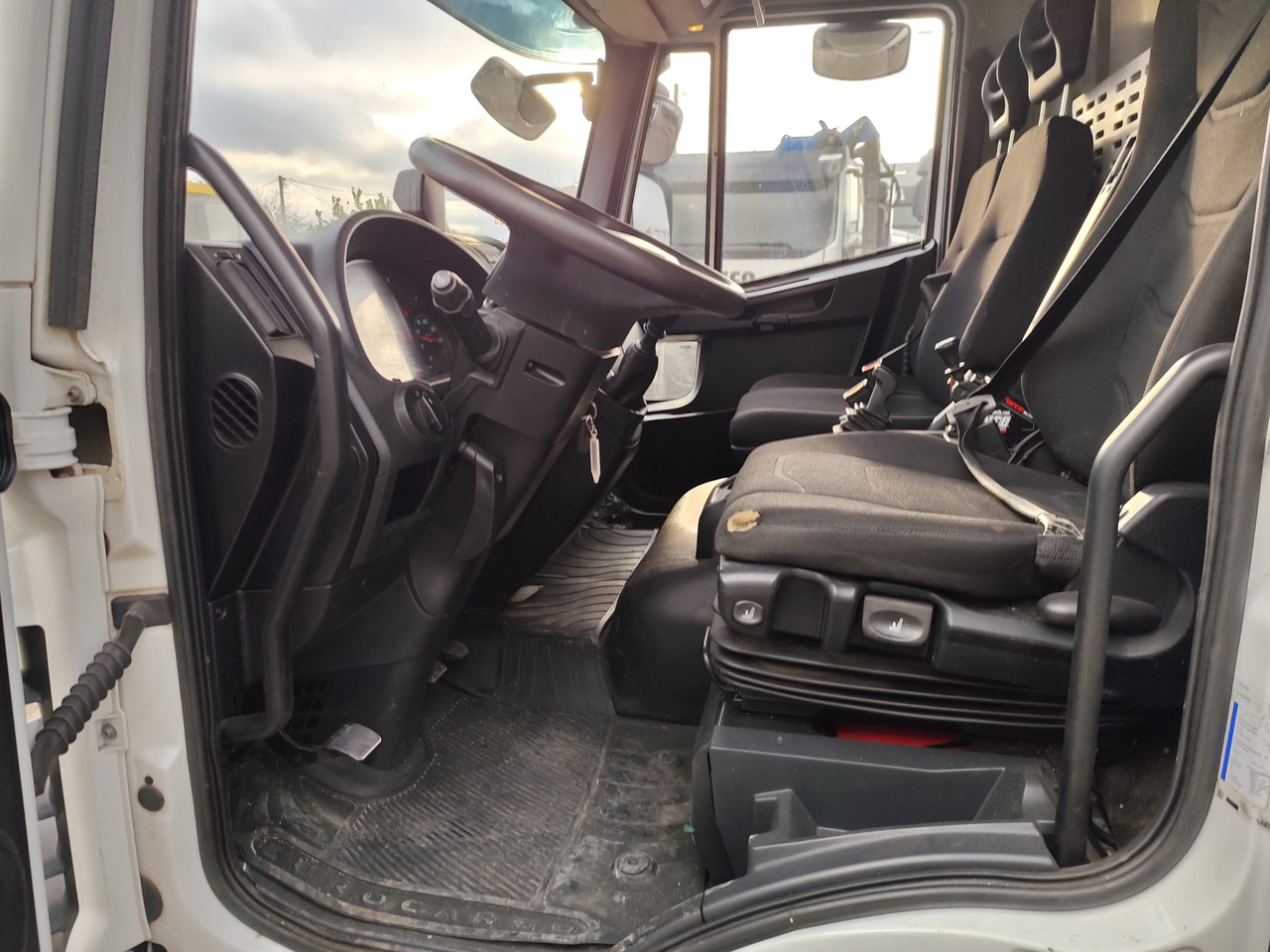 Tipper, Crane truck IVECO EUROCARGO 75-160: picture 19