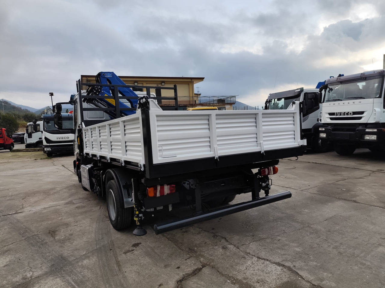 Tipper, Crane truck IVECO EUROCARGO 75-160: picture 26