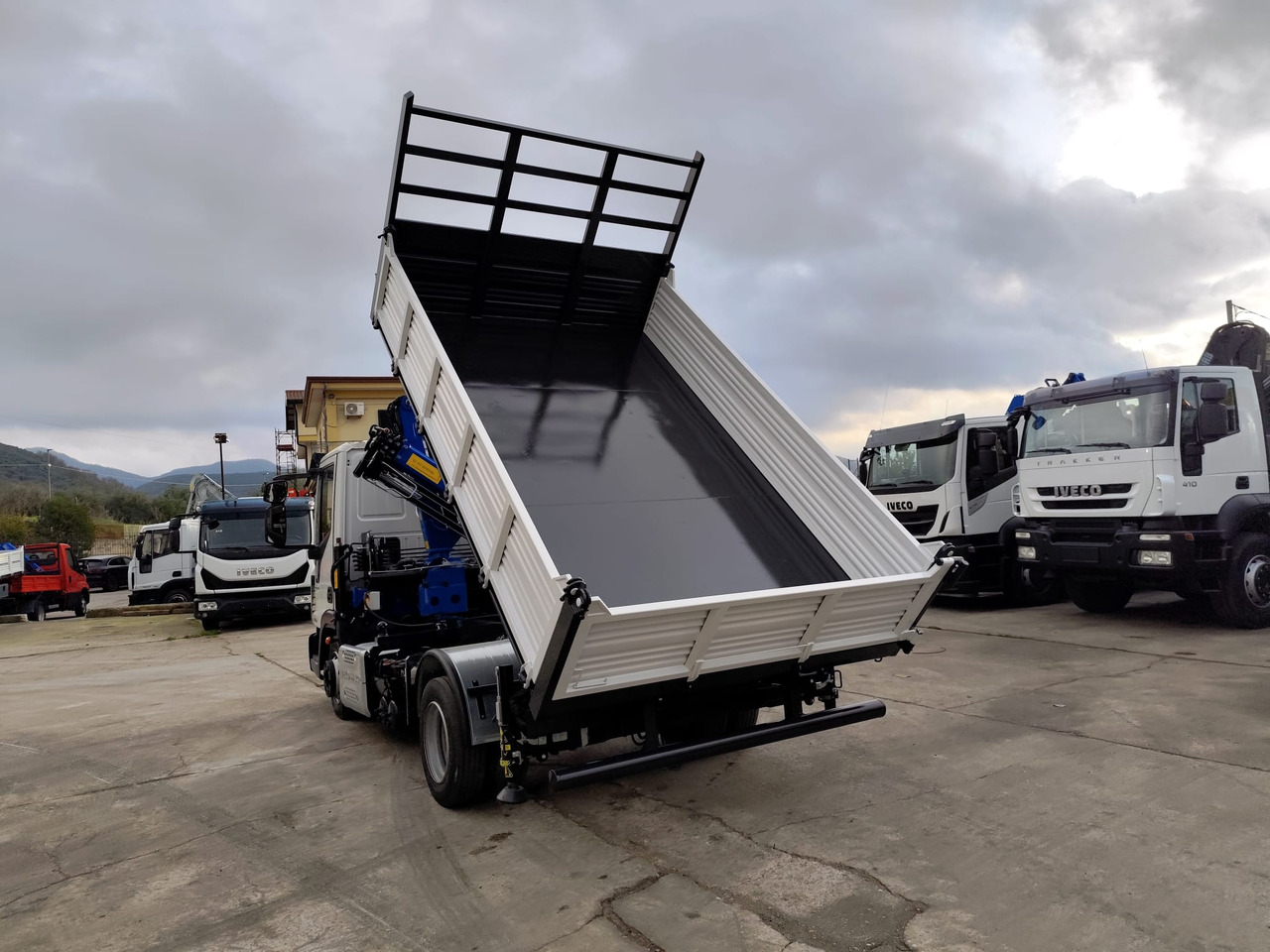 Tipper, Crane truck IVECO EUROCARGO 75-160: picture 6