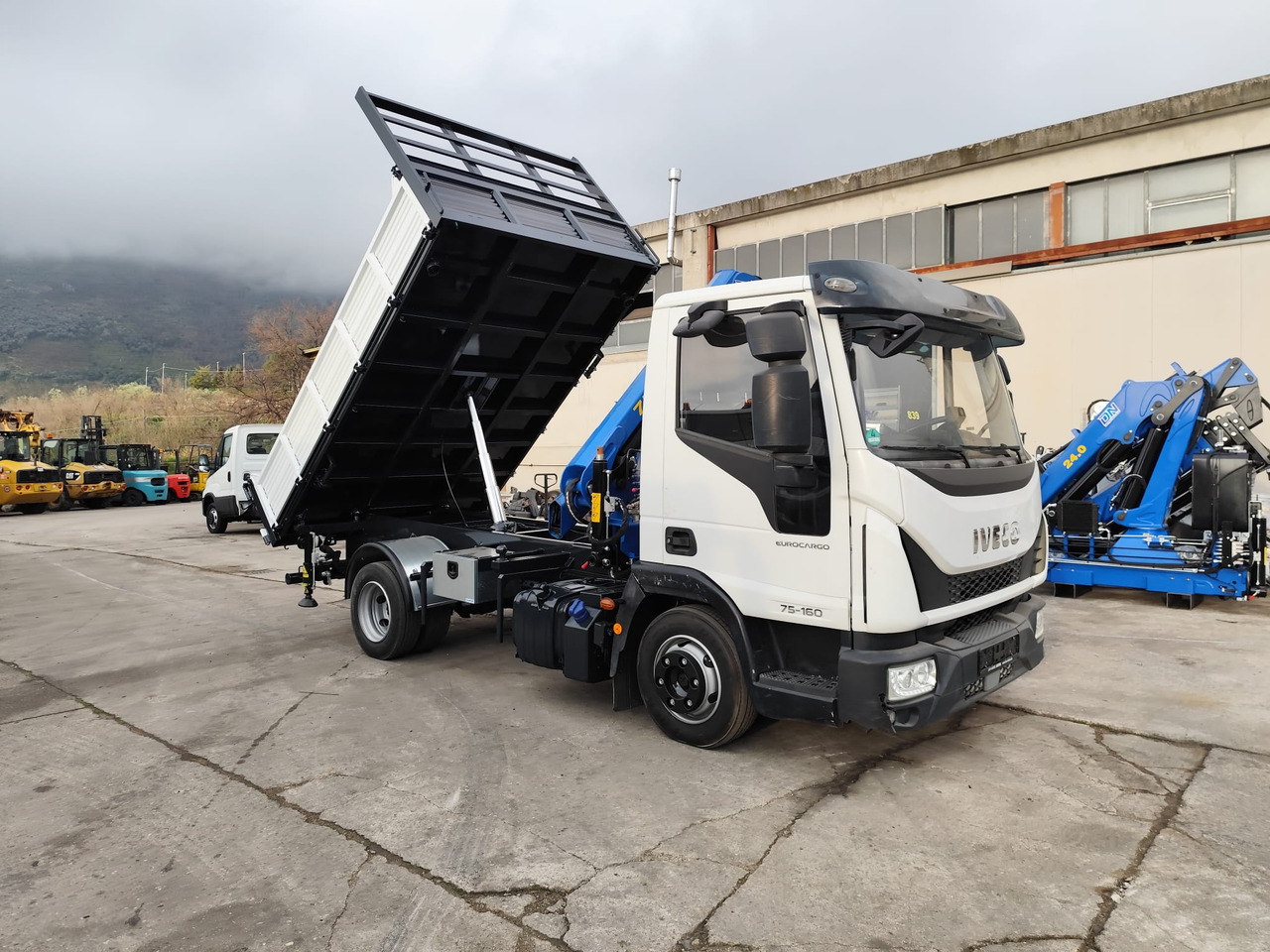 Tipper, Crane truck IVECO EUROCARGO 75-160: picture 21