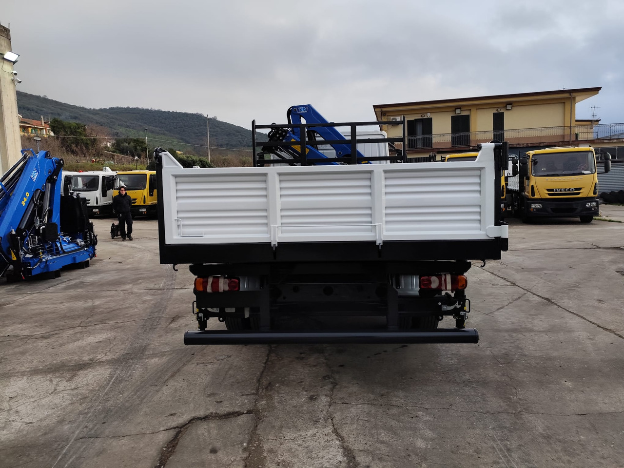 Tipper, Crane truck IVECO EUROCARGO 75-160: picture 28