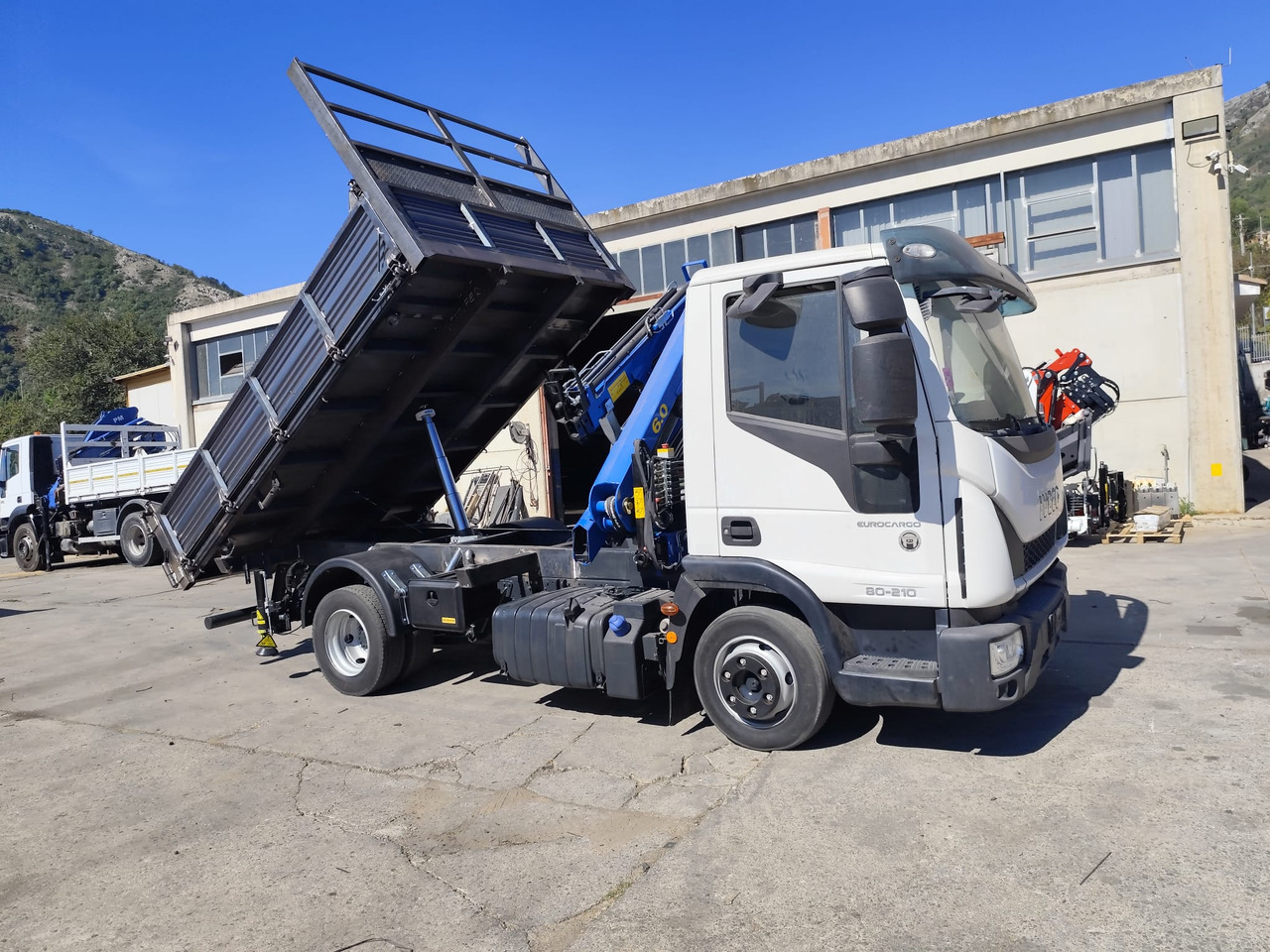 IVECO EUROCARGO 80-210 - Crane truck, Tipper: picture 3 IVECO EUROCARGO 80-210 - Crane truck, Tipper: picture 3