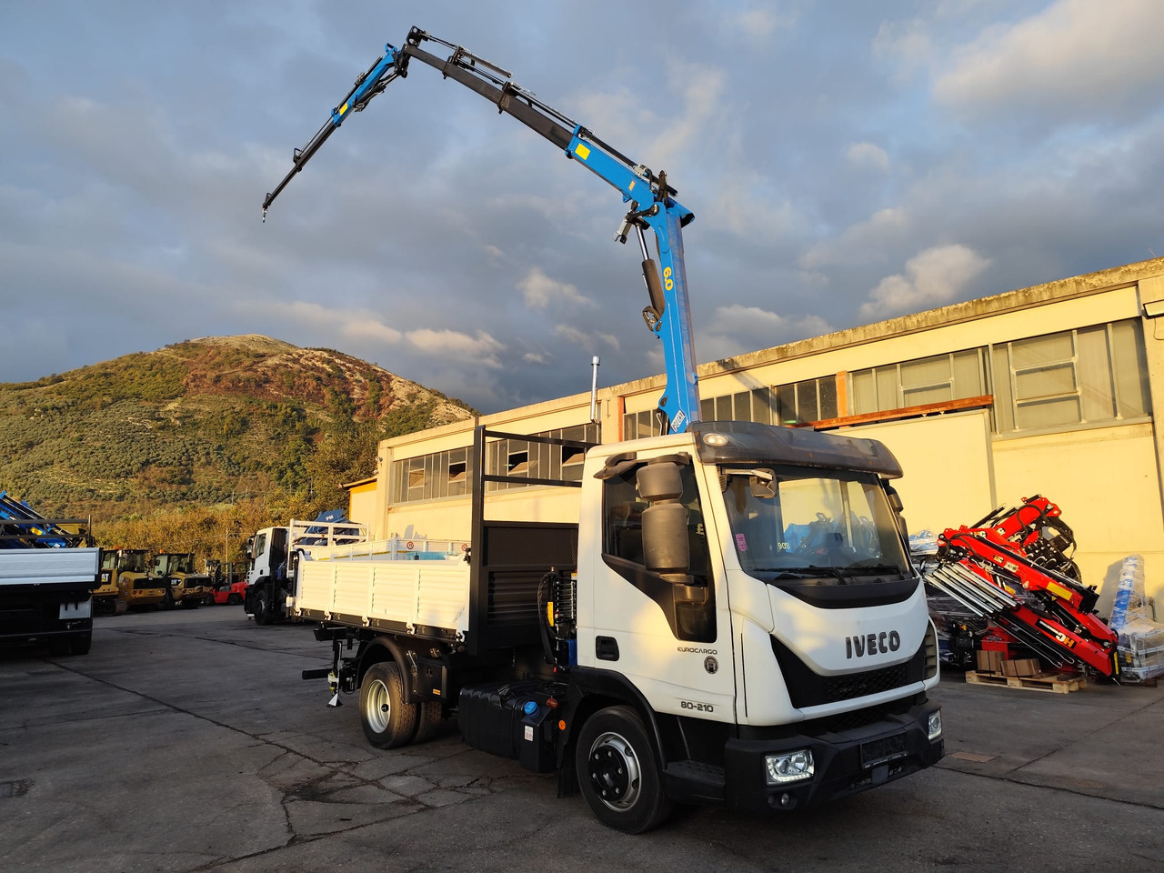 Crane truck, Tipper IVECO EUROCARGO 80-210: picture 33