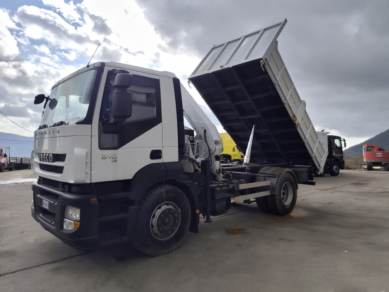 Crane truck, Tipper IVECO STRALIS AD 190S31P: picture 14