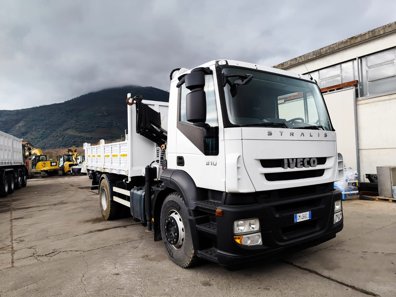 Crane truck, Tipper IVECO STRALIS AD 190S31P: picture 24