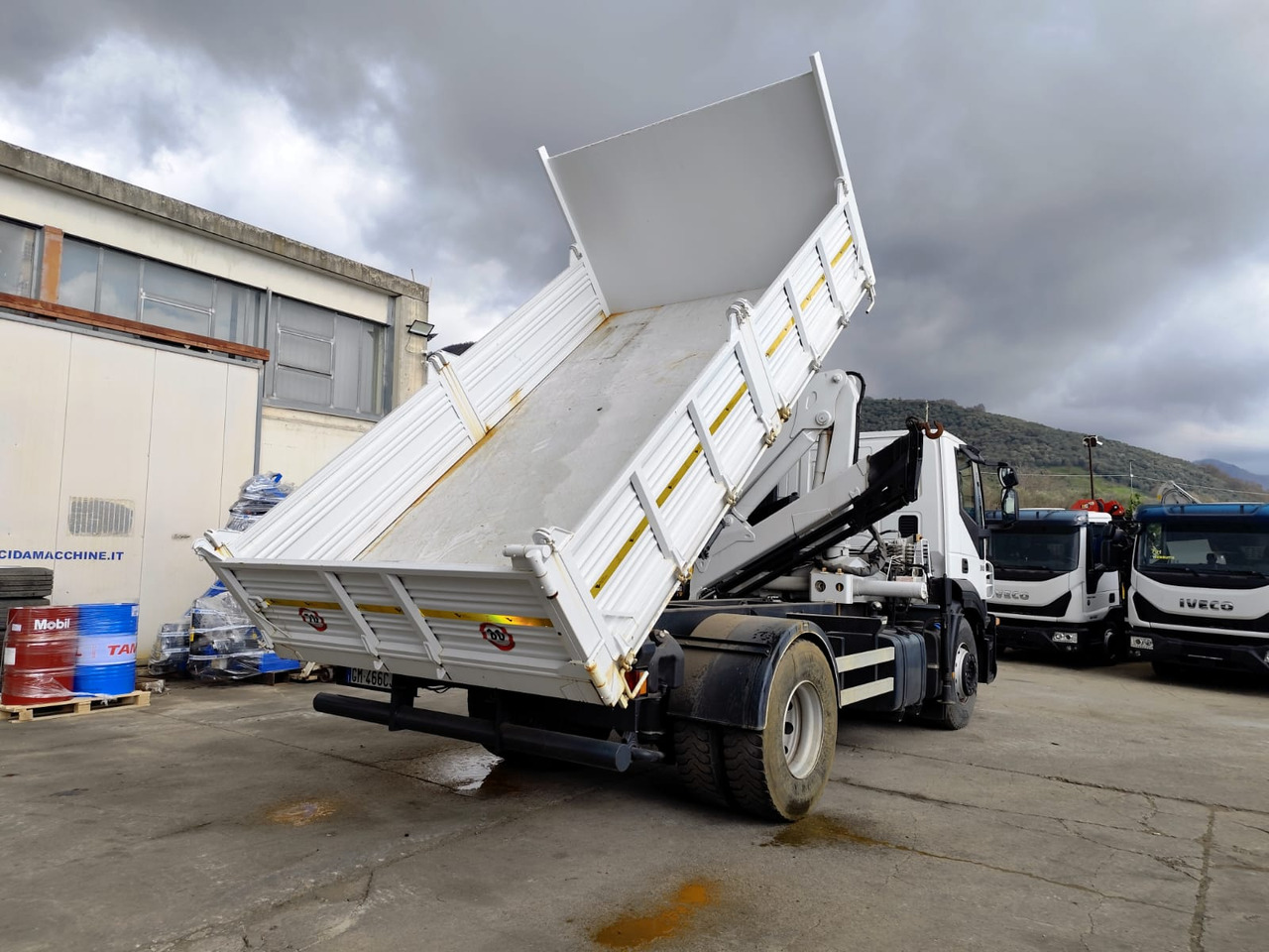 Interior photo 3: Crane truck, Tipper IVECO STRALIS AD 190S31P