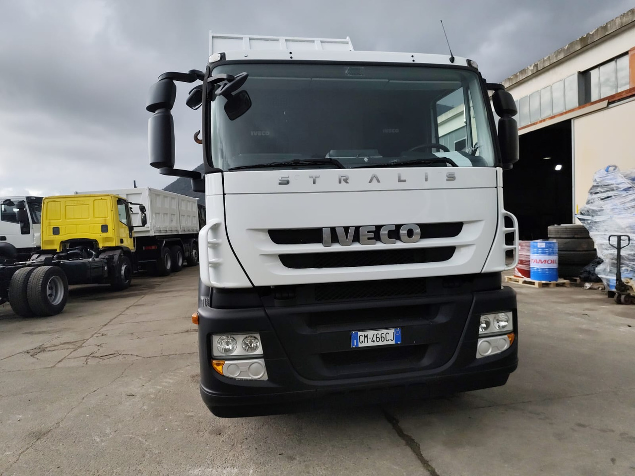 Crane truck, Tipper IVECO STRALIS AD 190S31P: picture 10