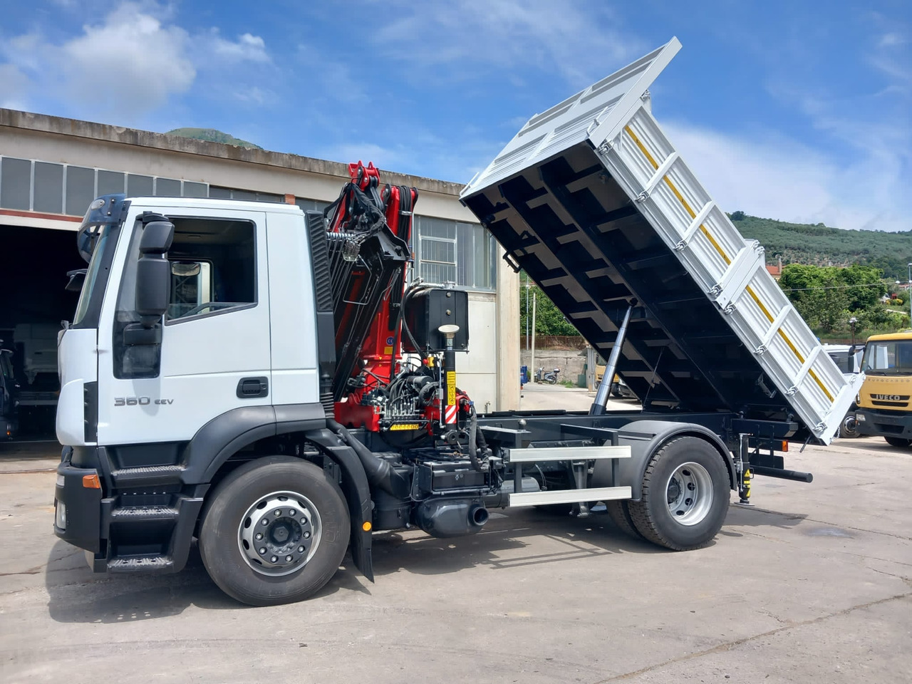 Crane truck, Tipper IVECO STRALIS AD 190S36: picture 19