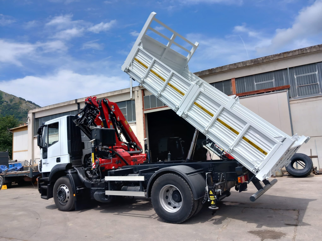 Crane truck, Tipper IVECO STRALIS AD 190S36: picture 9