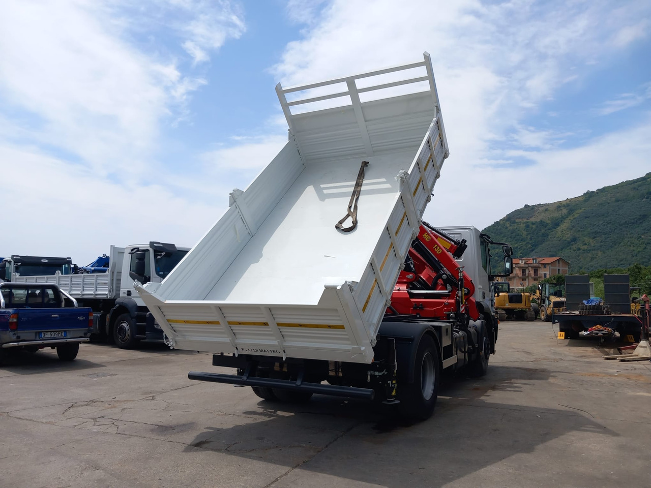 Crane truck, Tipper IVECO STRALIS AD 190S36: picture 25