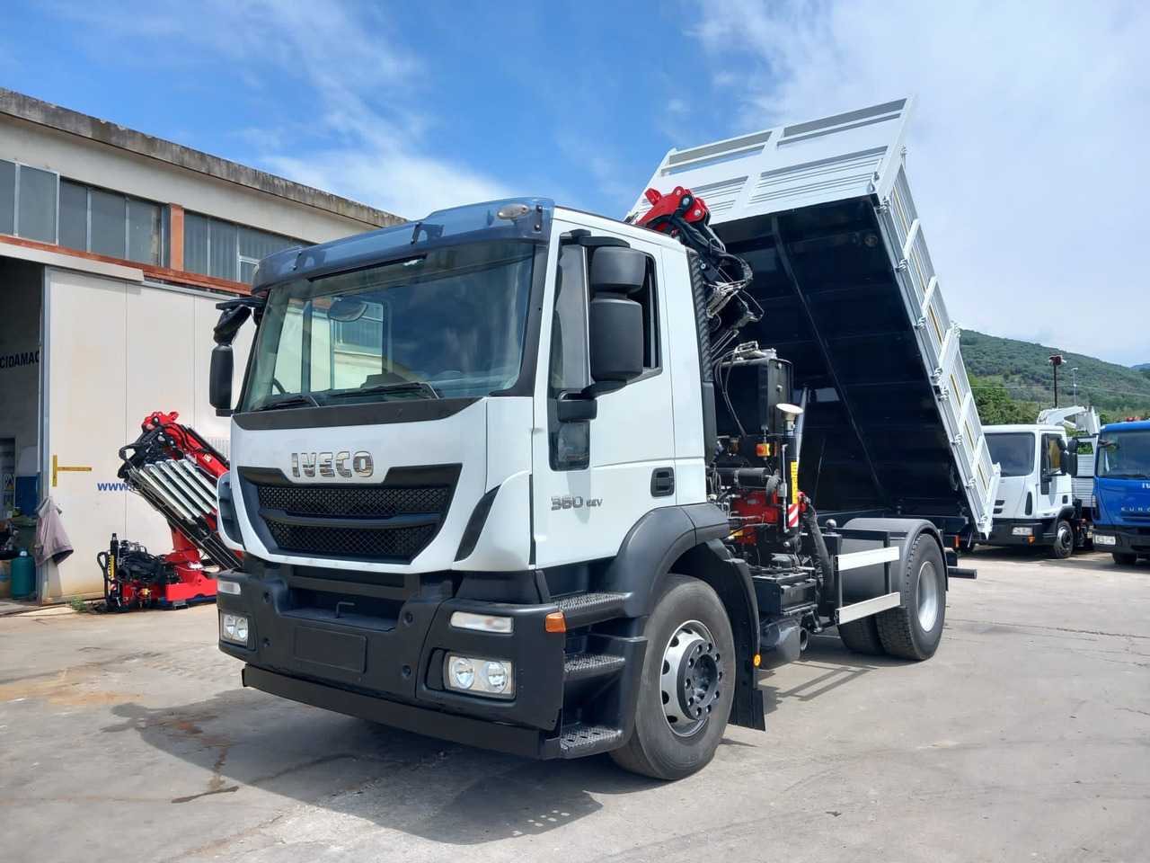 Crane truck, Tipper IVECO STRALIS AD 190S36: picture 16