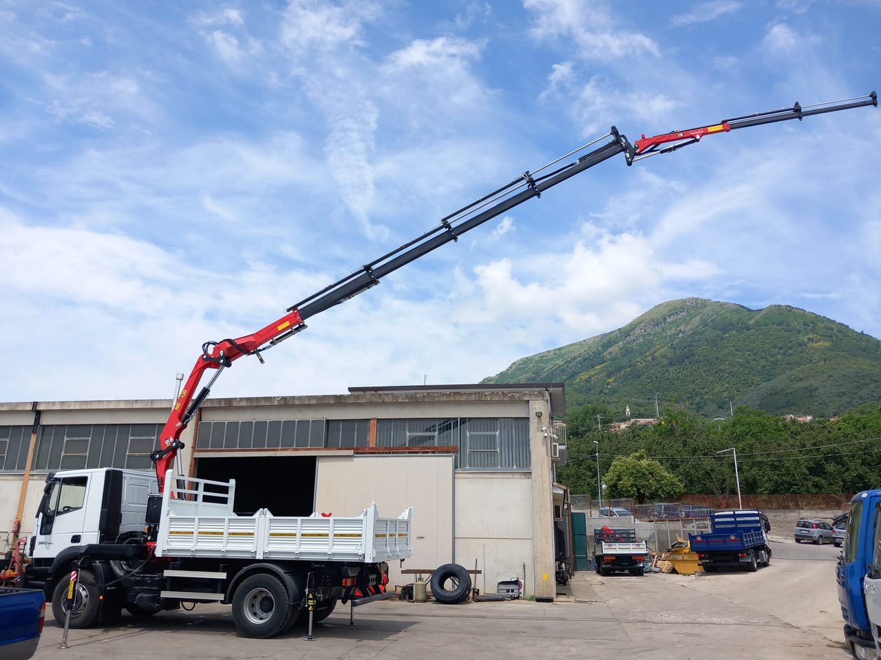 Crane truck, Tipper IVECO STRALIS AD 190S36: picture 7