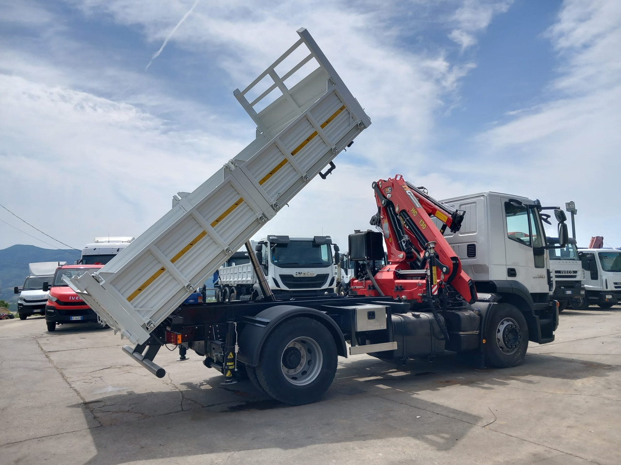 Crane truck, Tipper IVECO STRALIS AD 190S36: picture 24