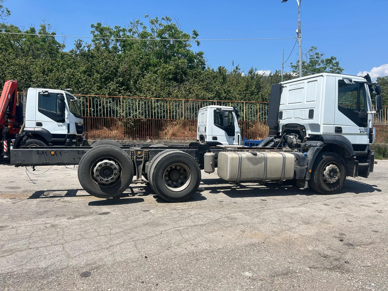 Cab chassis truck IVECO STRALIS AD 260S31: picture 8