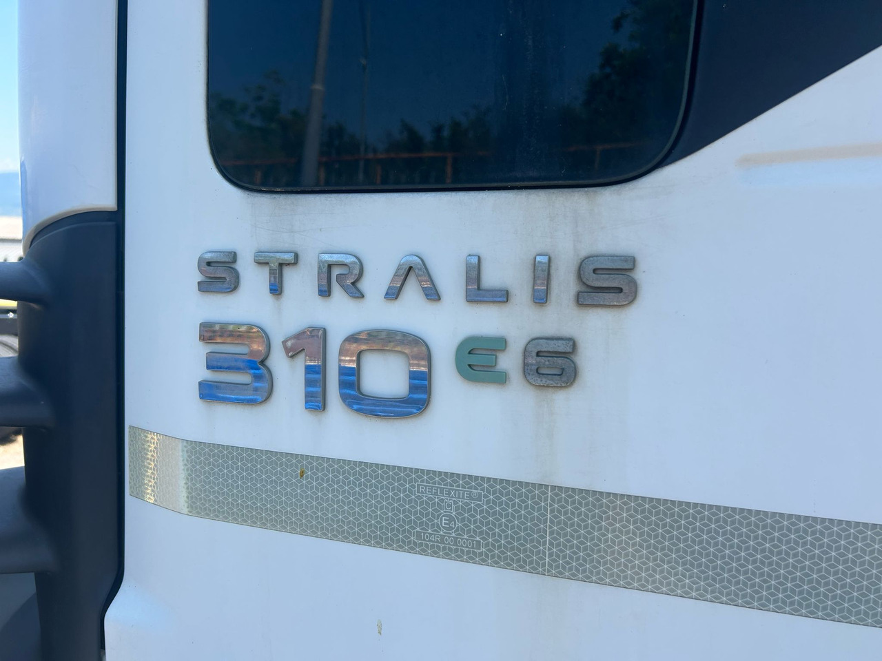 Cab chassis truck IVECO STRALIS AD 260S31: picture 16