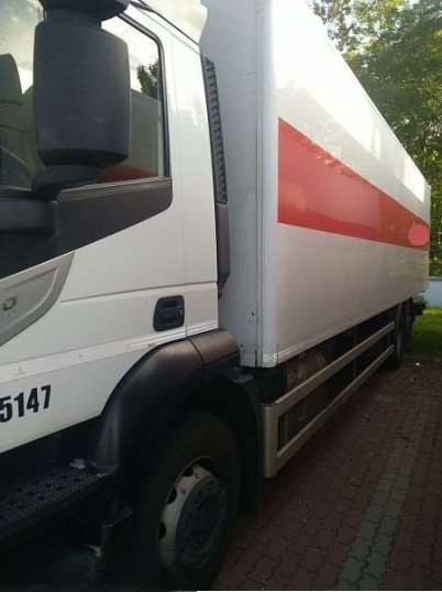 IVECO STRALIS AD 260S31 XP - Box truck: picture 2 IVECO STRALIS AD 260S31 XP - Box truck: picture 2