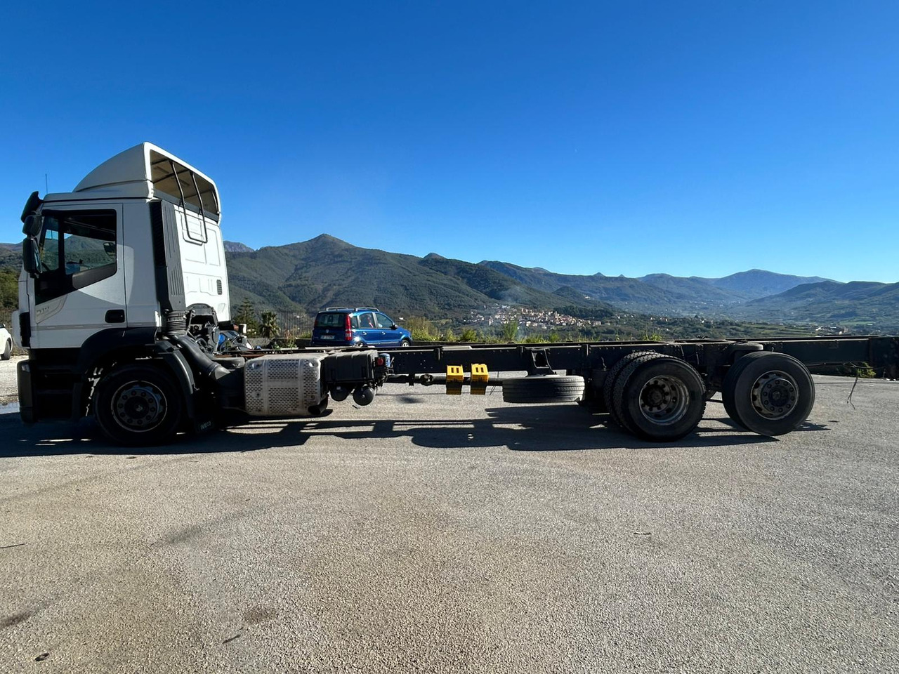 IVECO STRALIS AD 260S31 XP - Cab chassis truck: picture 2 IVECO STRALIS AD 260S31 XP - Cab chassis truck: picture 2