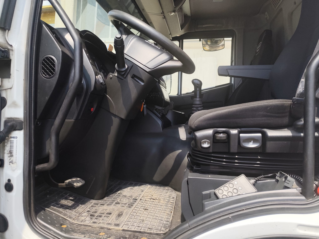 Cab chassis truck IVECO STRALIS AD 260S31 Y/P: picture 8