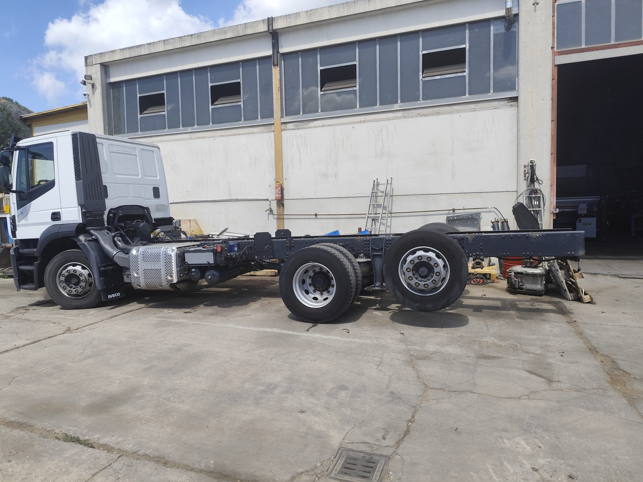 Cab chassis truck IVECO STRALIS AD 260S31 Y/P: picture 15