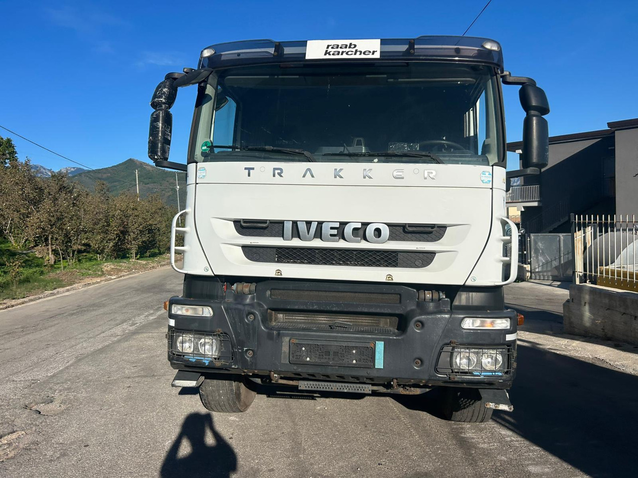 IVECO TRAKKER 260T36 - Dropside/ Flatbed truck: picture 3 IVECO TRAKKER 260T36 - Dropside/ Flatbed truck: picture 3