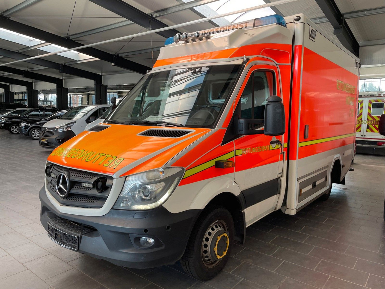 Mercedes-Benz Sprinter II Rettungswagen 519 CDI - Car: picture 2 Mercedes-Benz Sprinter II Rettungswagen 519 CDI - Car: picture 2