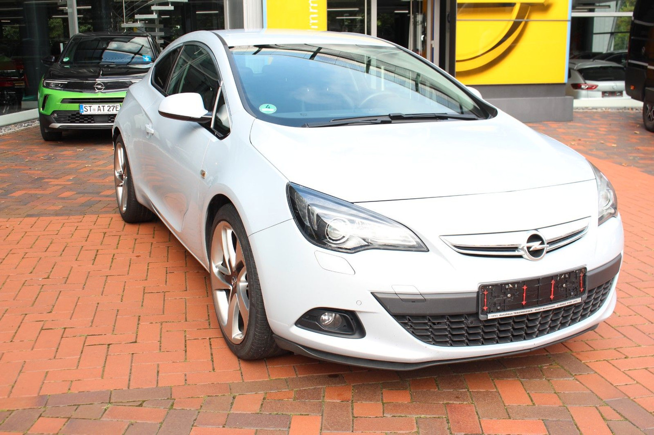 Opel Astra J GTC Innovation - Car: picture 4 Opel Astra J GTC Innovation - Car: picture 4