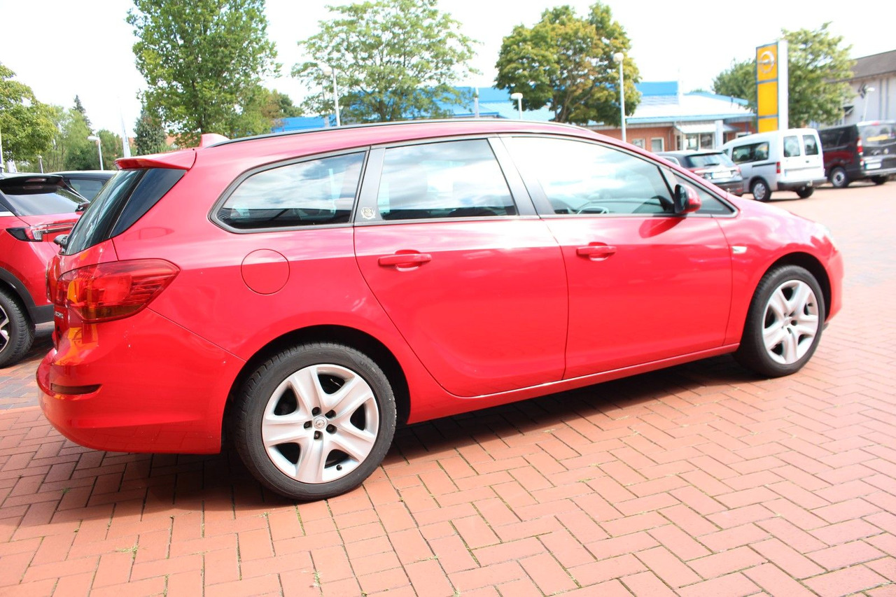 Opel Astra J Sports Tourer Design Edition - Station wagon: picture 4 Opel Astra J Sports Tourer Design Edition - Station wagon: picture 4