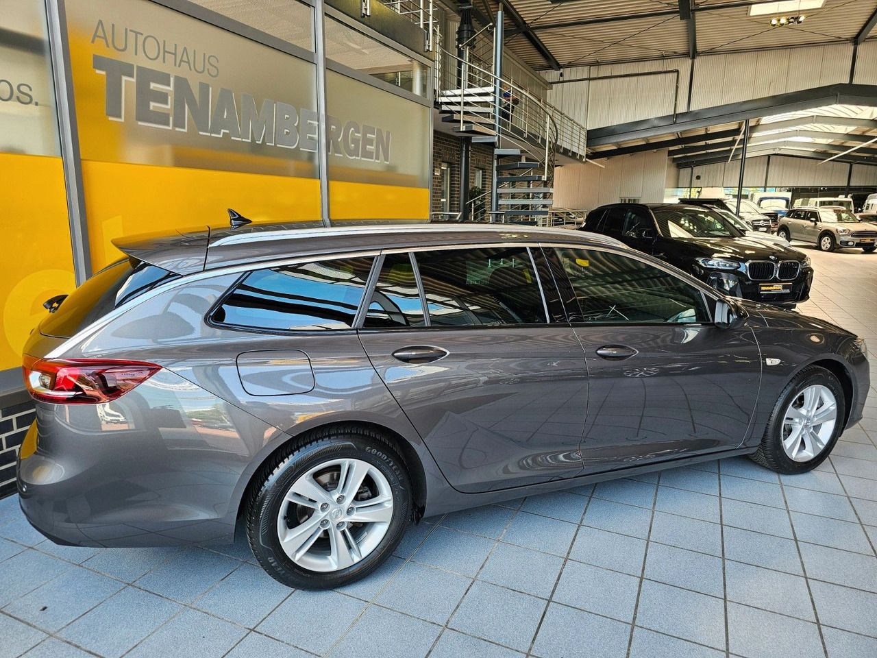 Opel Insignia B ST Business IntelliLux LED Tot Winkel - Station wagon: picture 2 Opel Insignia B ST Business IntelliLux LED Tot Winkel - Station wagon: picture 2