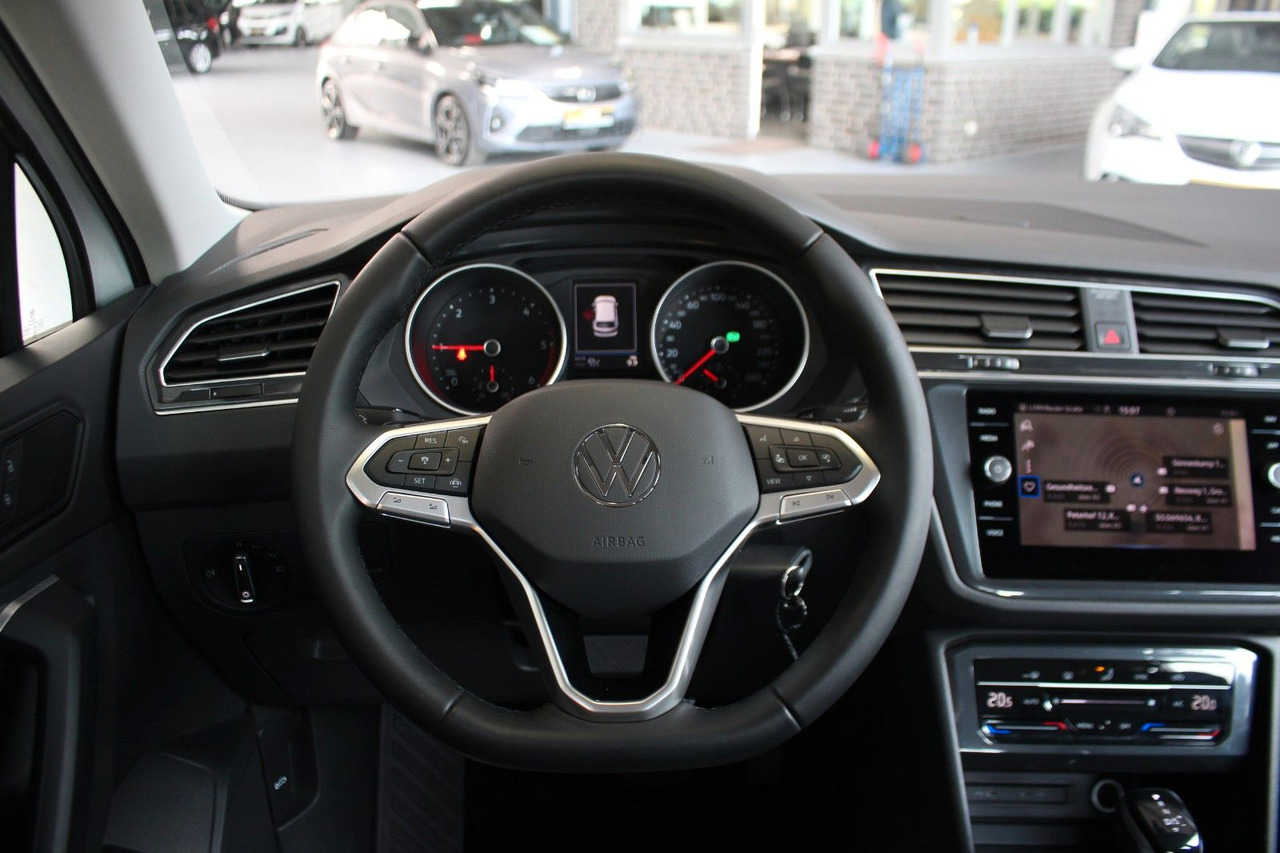 SUV Volkswagen Tiguan Life DSG LED Kamera Navi AHK ACC: picture 18