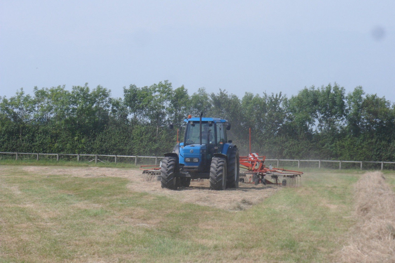 NEW HOLLAND 8340 - Farm tractor: picture 3 NEW HOLLAND 8340 - Farm tractor: picture 3