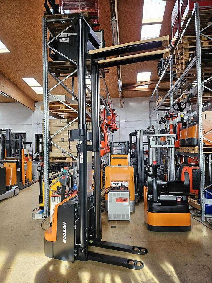 Doosan BSL16N - Stacker: picture 1 Doosan BSL16N - Stacker: picture 1