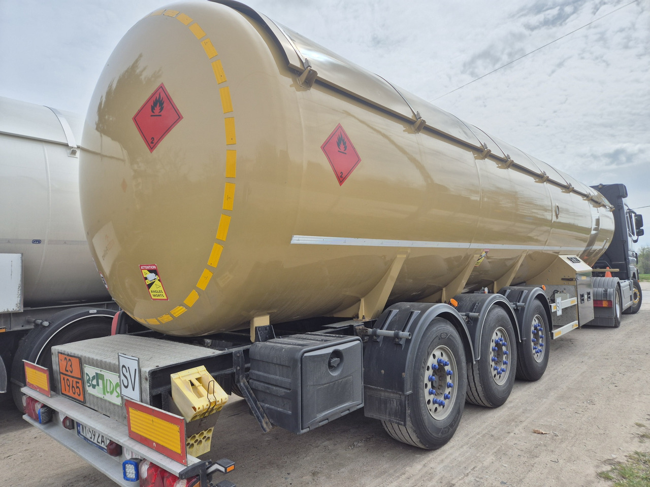 BC-LDS NCG-50 /LPG/ GPL/ PROPANE/ Mercedes axels - Tank semi-trailer: picture 2 BC-LDS NCG-50 /LPG/ GPL/ PROPANE/ Mercedes axels - Tank semi-trailer: picture 2