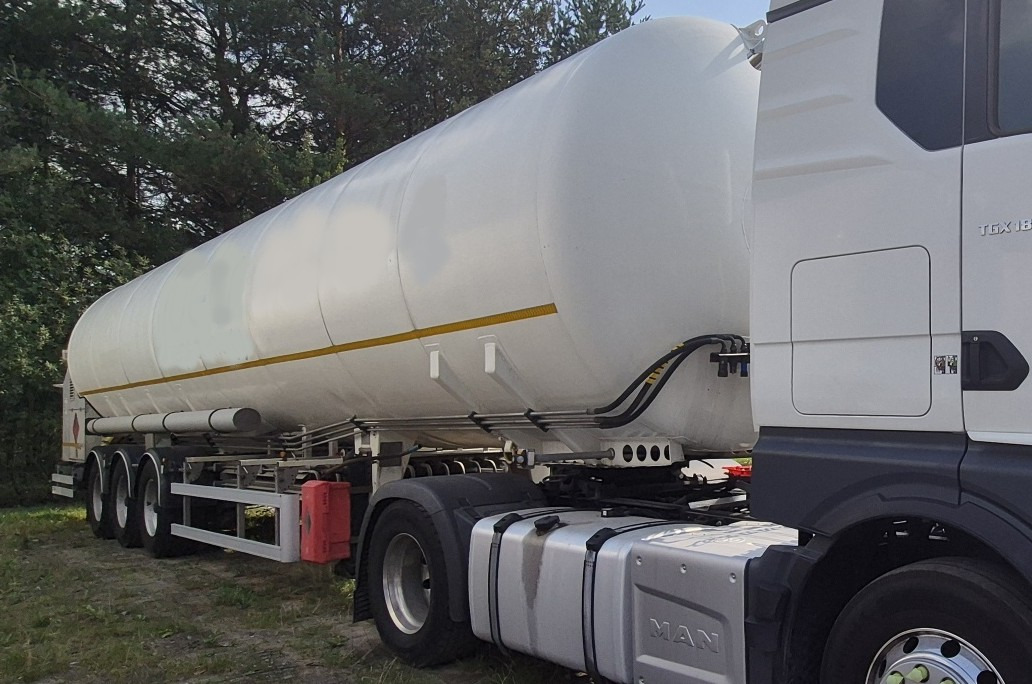 ISISAN LNG/ UN 1972 methane refrigerated liquefied, natural gas - Tank semi-trailer: picture 1 ISISAN LNG/ UN 1972 methane refrigerated liquefied, natural gas - Tank semi-trailer: picture 1