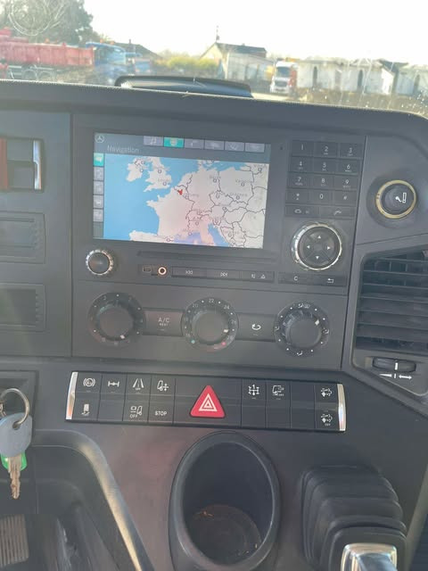 New Tractor unit mercedes-beenz actros: picture 8