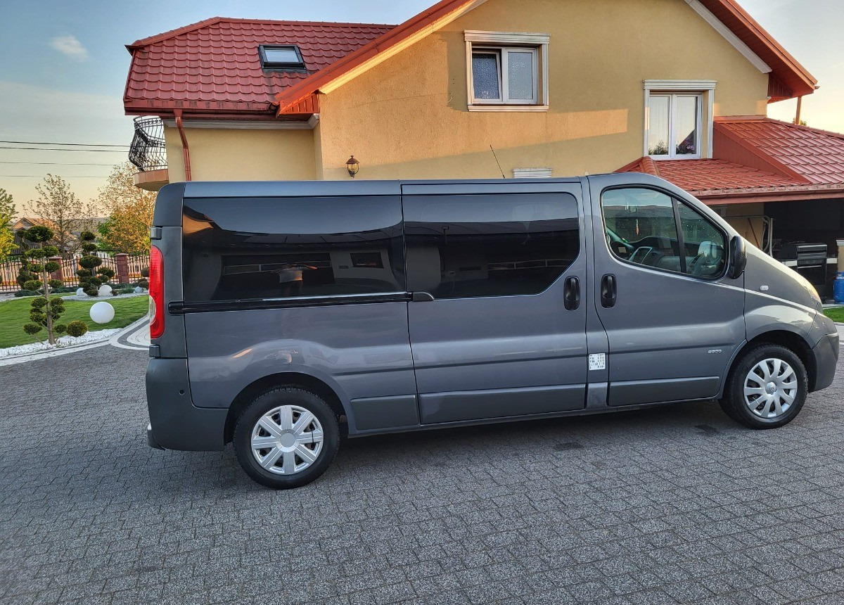 OPel Vivaro 9-osobowy 2.0 115ps. L2 - Passenger van: picture 5 OPel Vivaro 9-osobowy 2.0 115ps. L2 - Passenger van: picture 5