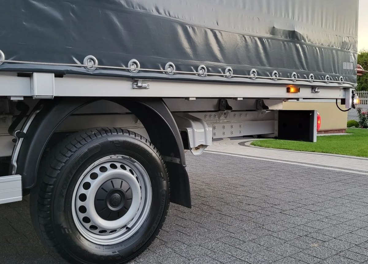Curtain side van Volkswagen Crafter: picture 17