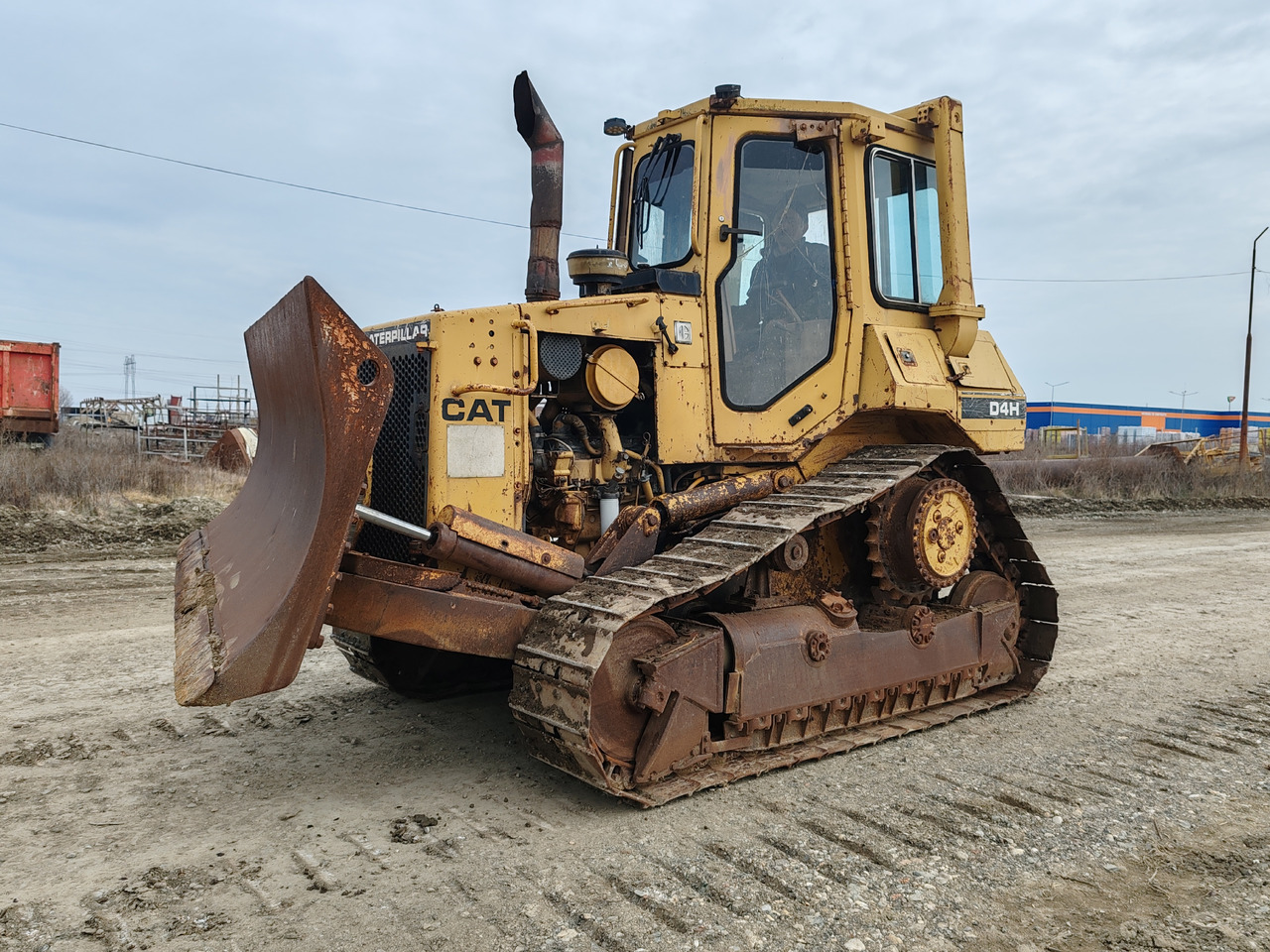 Caterpillar D4H - Bulldozer: picture 1 Caterpillar D4H - Bulldozer: picture 1