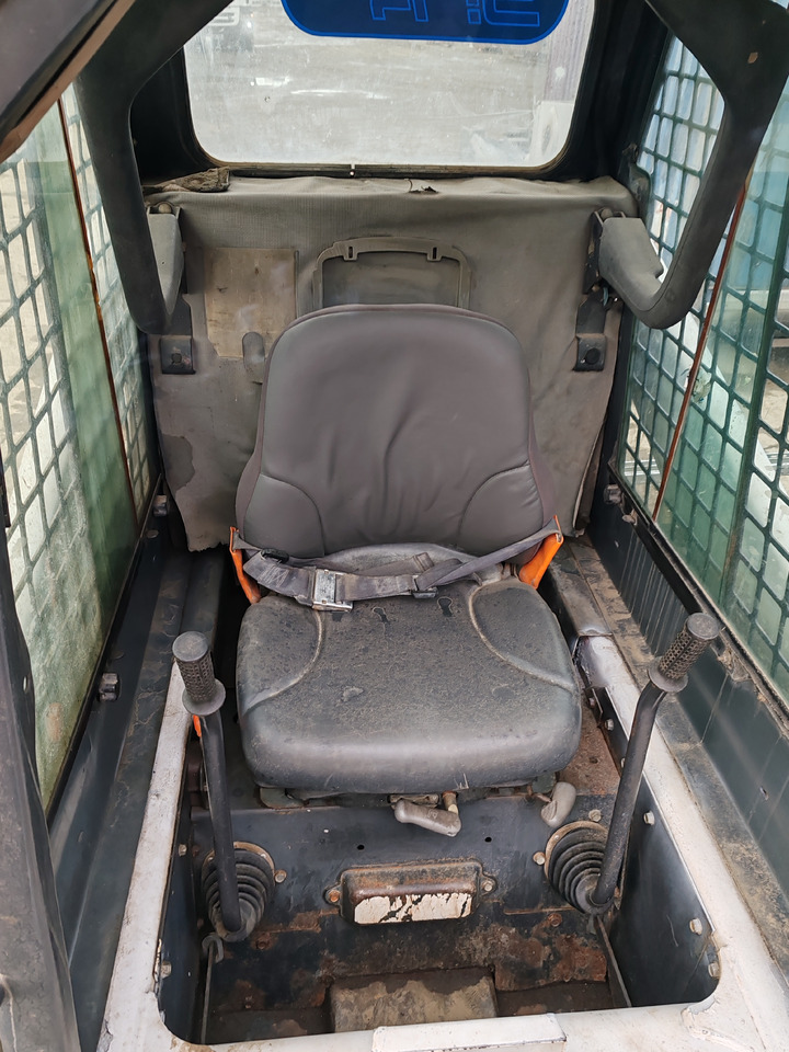 Takeuchi TL140 leasing Takeuchi TL140: picture 9 Takeuchi TL140 leasing Takeuchi TL140: picture 9