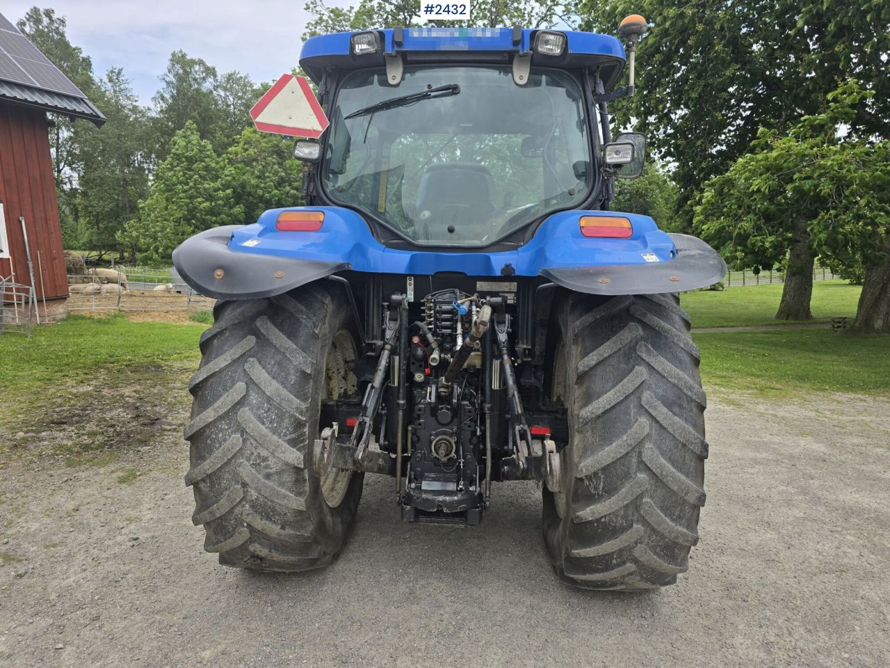 New Holland TS 125A med Frontlastare - Farm tractor: picture 3 New Holland TS 125A med Frontlastare - Farm tractor: picture 3