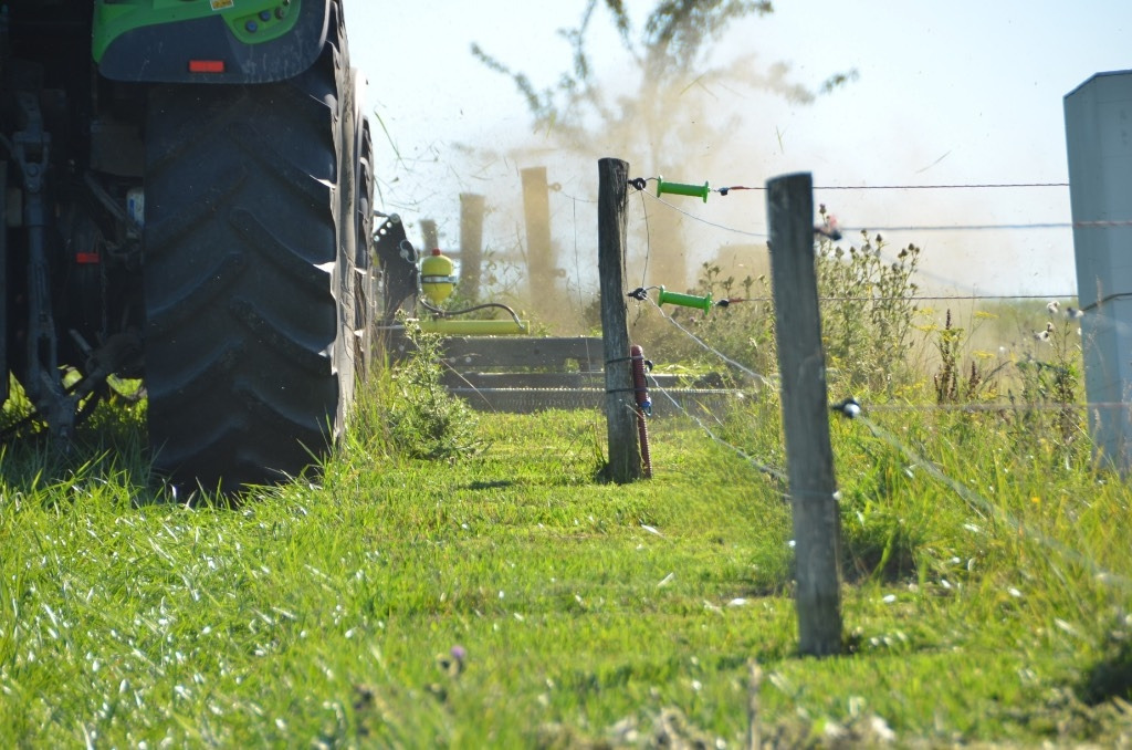 Zaunmäher TriCut A1250 Leitplankenmäher Pfahlmäher - Mower: picture 1 Zaunmäher TriCut A1250 Leitplankenmäher Pfahlmäher - Mower: picture 1