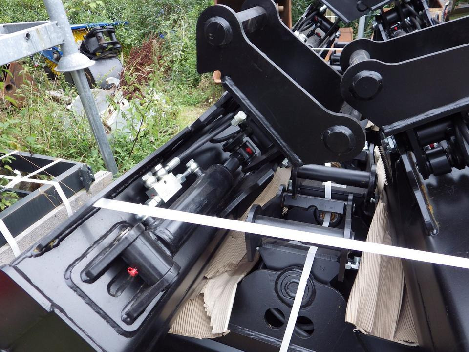 Schwenkbarer Grabenräumlöffel  Planierlöffel Humuslöffel MS03 Sym - Excavator bucket: picture 4 Schwenkbarer Grabenräumlöffel  Planierlöffel Humuslöffel MS03 Sym - Excavator bucket: picture 4