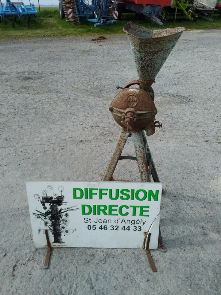 CRIQUET MOULIN A FARINE - Post-harvest equipment: picture 1 CRIQUET MOULIN A FARINE - Post-harvest equipment: picture 1