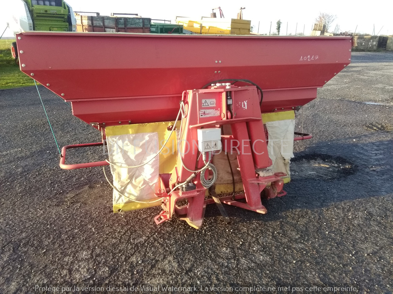 LELY DISTRIBUTEUR D'ENGRAIS CENTERMATIC PESEE - Fertilizer spreader: picture 2 LELY DISTRIBUTEUR D'ENGRAIS CENTERMATIC PESEE - Fertilizer spreader: picture 2