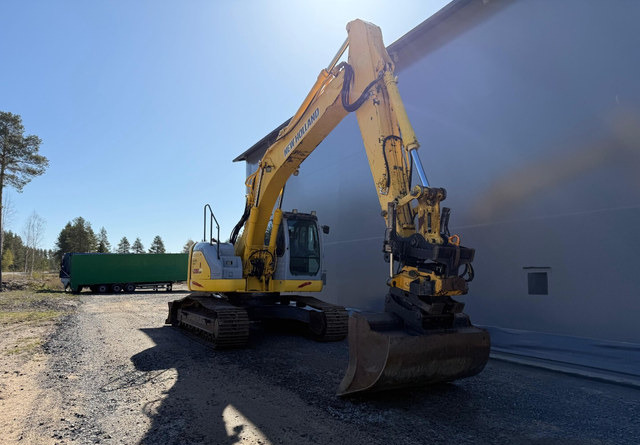 Crawler excavator New Holland E235SR: picture 13